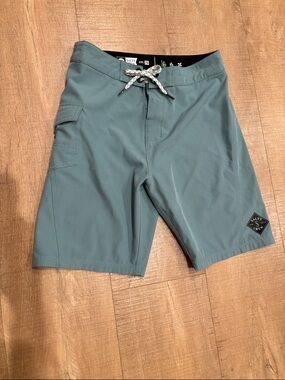 Salty Crew boys men’s 26 lowtide board shorts